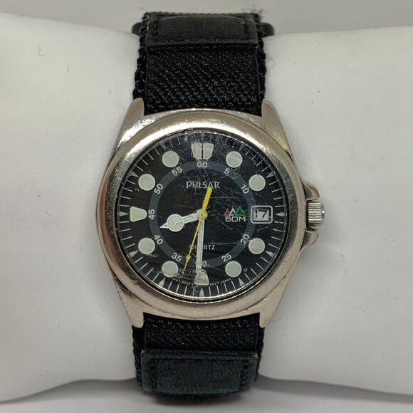 Vintage Pulsar Men's Quartz Wrist Watch 39mm case Y147-8110 Japan 80's running